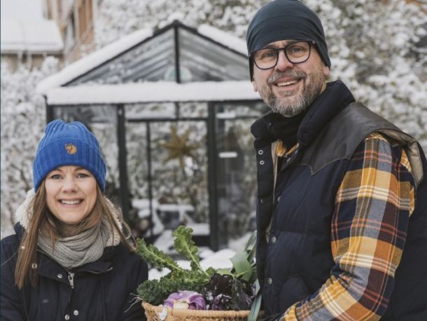 Theres Lundén og Johannes Wätterbäck har skrevet en bok om hvordan vi faktisk kan dyrke grønnsaker året rundt – uansett temperatur ute.